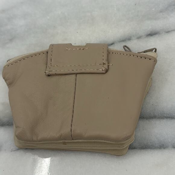 NWT cream leather coin purse - Picture 2 of 5